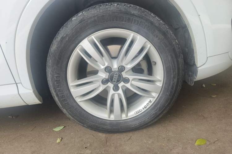 Used Audi Q3 2013 35 TFSI Comfort Model Right Front Wheel Hub
