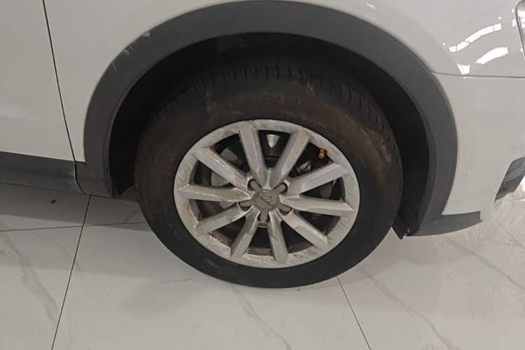 Used Audi Q3 2013 35 TFSI Ambition Edition Right Front Wheel Hub