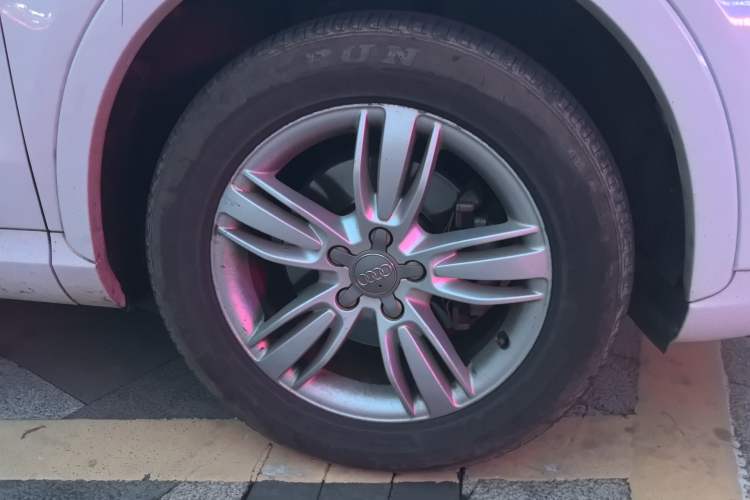 Used Audi Q3 2013 35 TFSI Comfort Model Right Front Wheel Hub