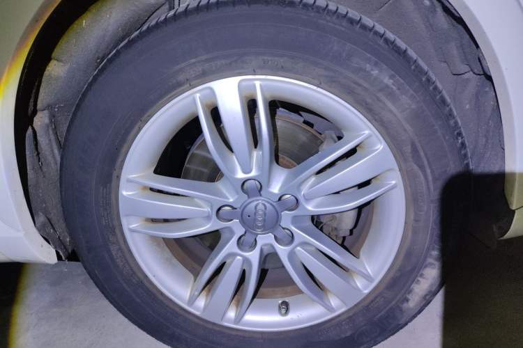 Used Audi Q3 2013 35 TFSI quattro Comfort Model Right Front Wheel Hub