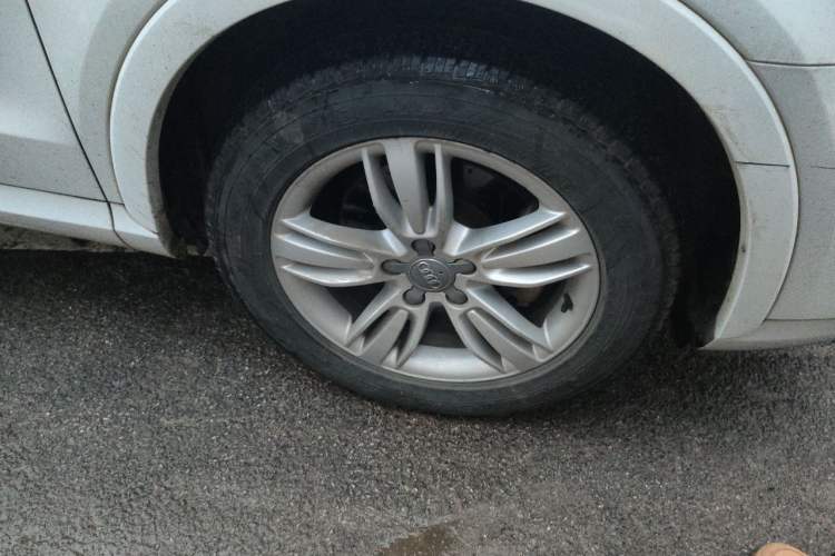 Used Audi Q3 2013 35 TFSI quattro Comfort Model Right Front Wheel Hub