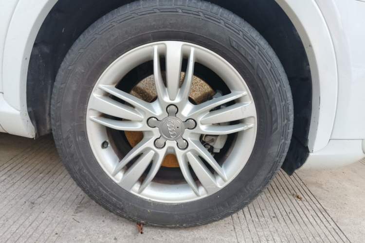 Used Audi Q3 2013 35 TFSI Comfort Model Right Front Wheel Hub