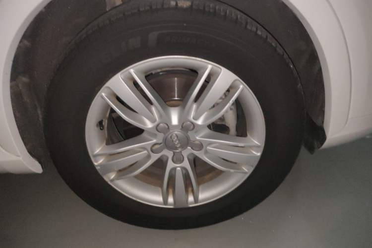 Used Audi Q3 2013 35 TFSI Comfort Model Right Front Wheel Hub