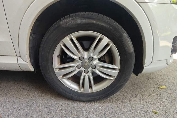 Used Audi Q3 2013 35 TFSI Comfort Model Right Front Wheel Hub