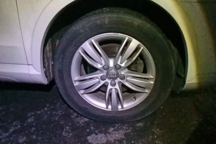 Used Audi Q3 2013 35 TFSI Comfort Model Right Front Wheel Hub