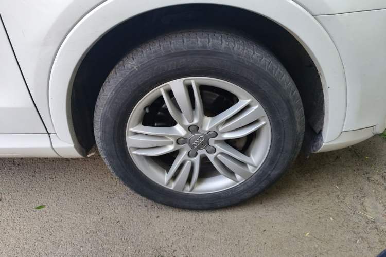 Used Audi Q3 2013 35 TFSI Comfort Model Right Front Wheel Hub