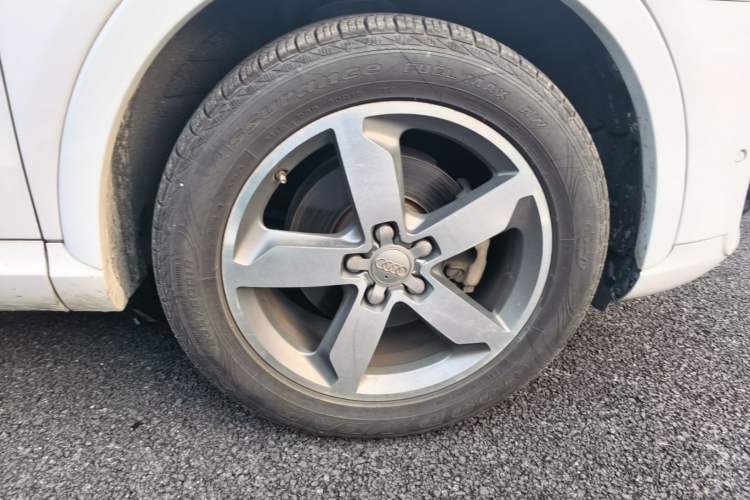 Used Audi Q3 2013 40 TFSI quattro Luxury Model Right Front Wheel Hub