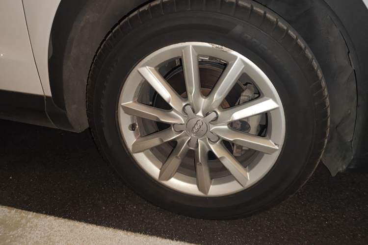 Used Audi Q3 2013 35 TFSI Ambition Edition Right Front Wheel Hub