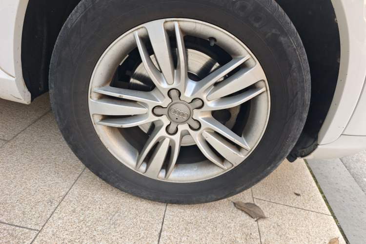 Used Audi Q3 2013 35 TFSI quattro Comfort Model Right Front Wheel Hub
