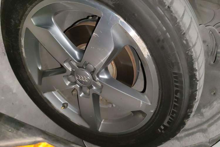 Used Audi Q3 2013 40 TFSI quattro Luxury Model Right Front Wheel Hub
