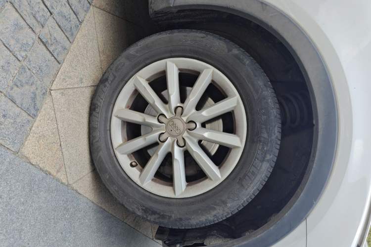 Used Audi Q3 2013 35 TFSI Ambition Edition Right Front Wheel Hub