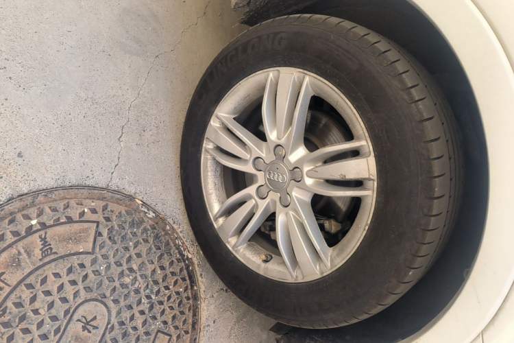 Used Audi Q3 2013 35 TFSI quattro Comfort Model Right Front Wheel Hub