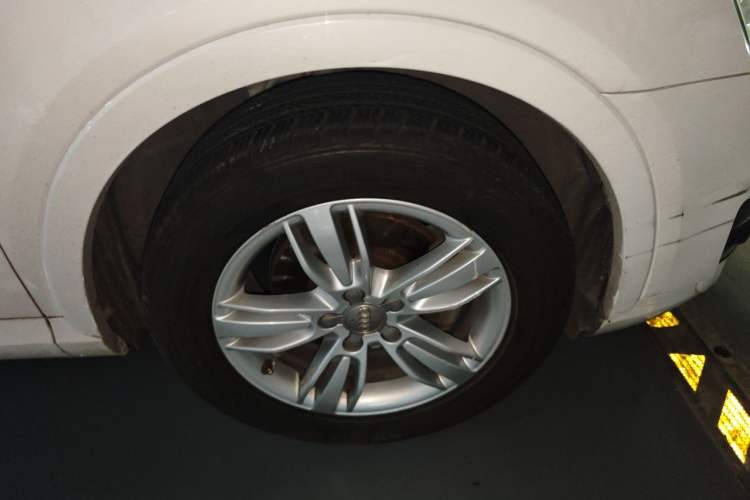Used Audi Q3 2013 35 TFSI quattro Comfort Model Right Front Wheel Hub