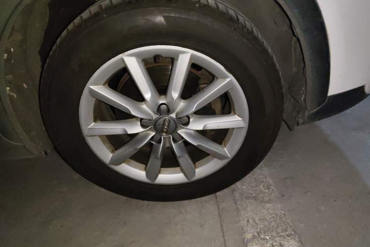 Used Audi Q3 2013 35 TFSI Ambition Edition Right Front Wheel Hub