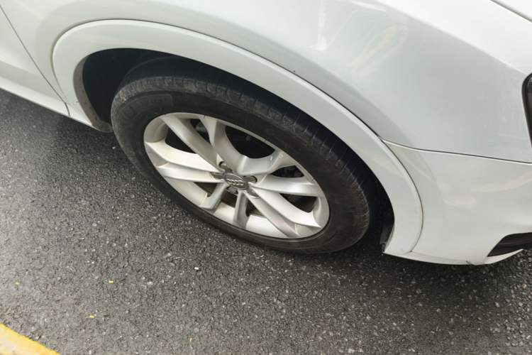 Used Audi Q3 2013 35 TFSI Ambition Edition Right Front Wheel Hub