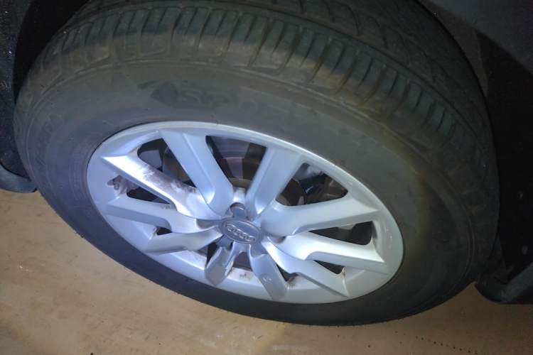 Used Audi Q3 2013 35 TFSI Ambition Edition Right Front Wheel Hub