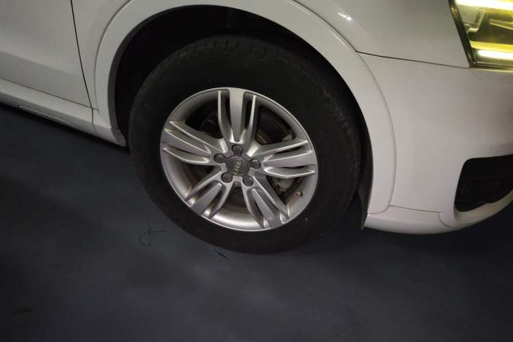 Used Audi Q3 2013 35 TFSI Comfort Model Right Front Wheel Hub