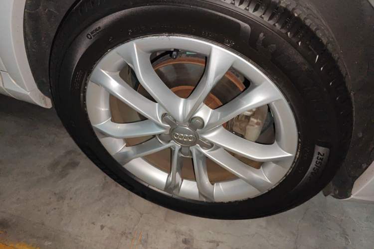 Used Audi Q3 2013 35 TFSI quattro Luxury Model Right Front Wheel Hub