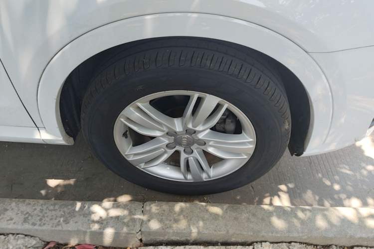 Used Audi Q3 2013 35 TFSI Comfort Model Right Front Wheel Hub