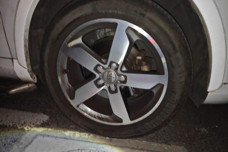 Used Audi Q3 2013 35 TFSI quattro Luxury Model Right Front Wheel Hub