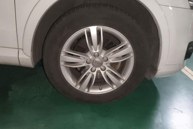 Used Audi Q3 2013 35 TFSI quattro Technology Edition Right Front Wheel Hub