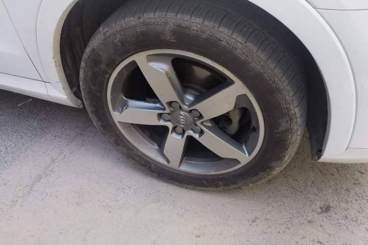 Used Audi Q3 2013 35 TFSI Ambition Edition Right Front Wheel Hub