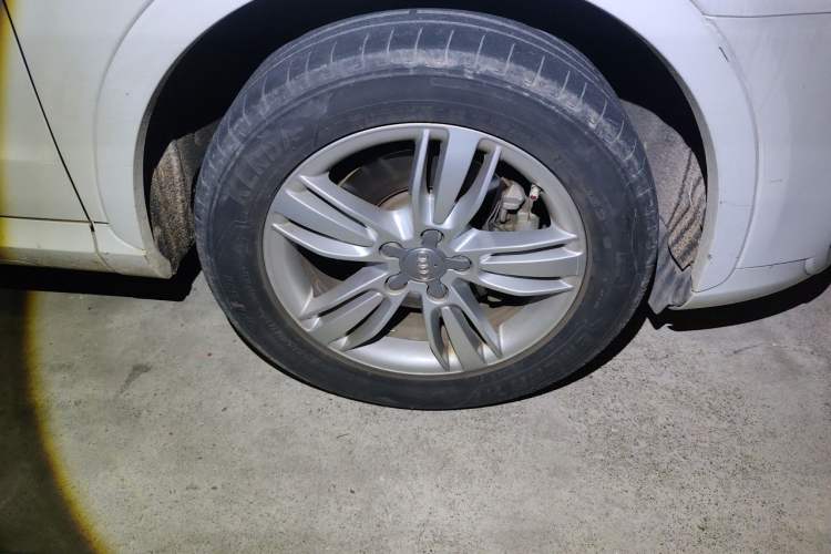 Used Audi Q3 2013 35 TFSI quattro Technology Edition Right Front Wheel Hub