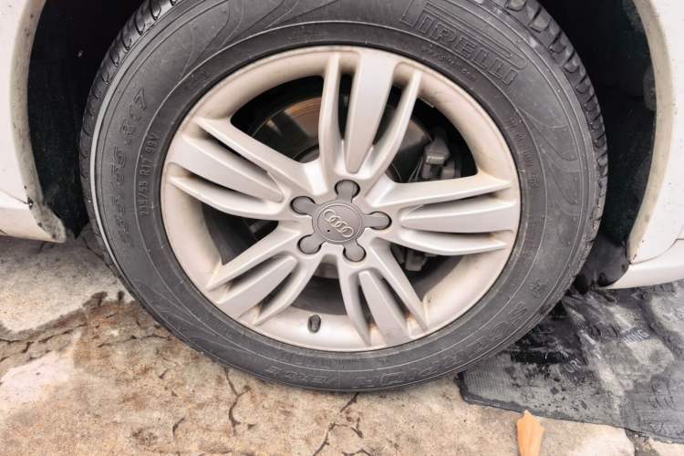 Used Audi Q3 2013 35 TFSI quattro Comfort Model Right Front Wheel Hub