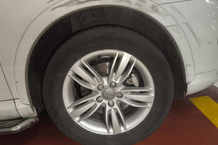 Used Audi Q3 2013 35 TFSI quattro Comfort Model Right Front Wheel Hub