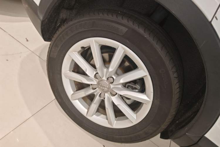 Used Audi Q3 2013 35 TFSI Ambition Edition Right Rear Wheel Hub