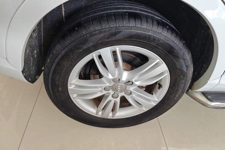 Used Audi Q3 2013 35 TFSI Comfort Model Right Rear Wheel Hub