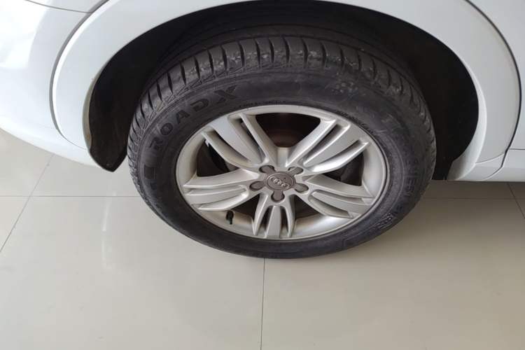 Used Audi Q3 2013 35 TFSI Comfort Model Right Rear Wheel Hub