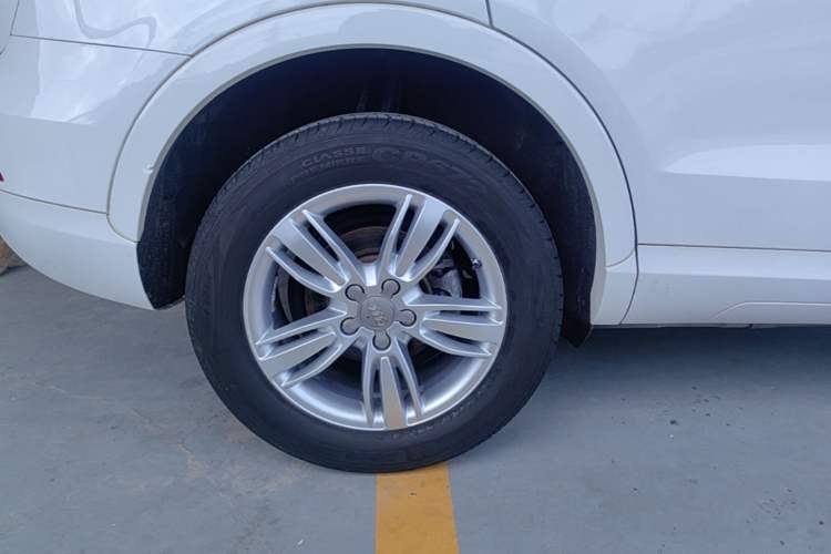Used Audi Q3 2013 35 TFSI Comfort Model Right Rear Wheel Hub