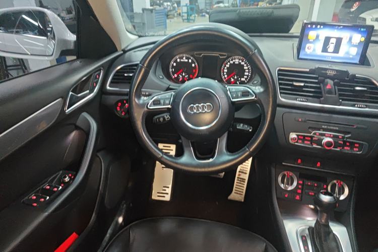 Used Audi Q3 2013 35 TFSI Comfort Model Steering Wheel