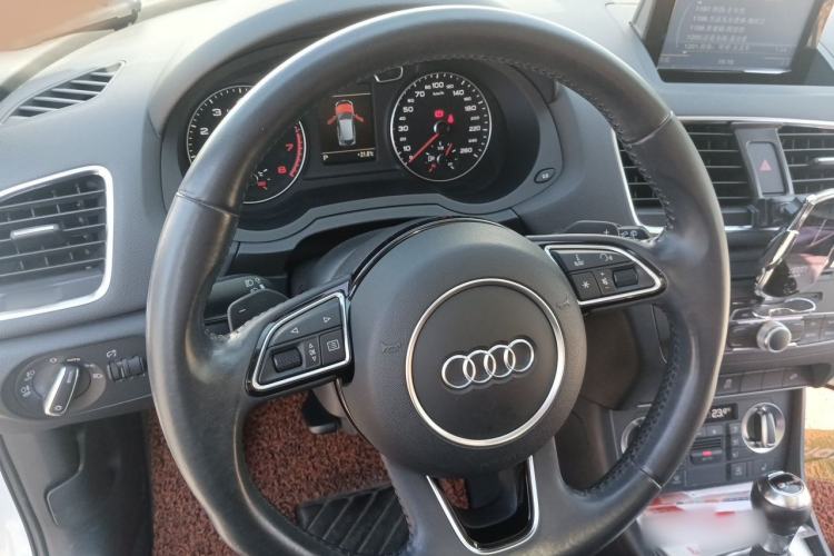 Used Audi Q3 2013 35 TFSI quattro Technology Edition Steering Wheel