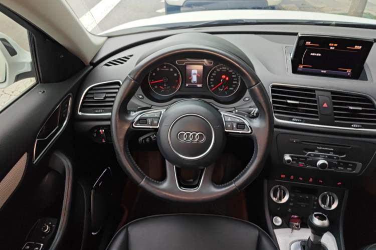 Used Audi Q3 2013 40 TFSI quattro Luxury Model Steering Wheel