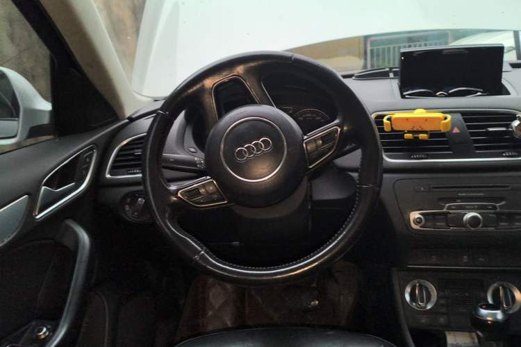 Used Audi Q3 2013 35 TFSI Comfort Model Steering Wheel