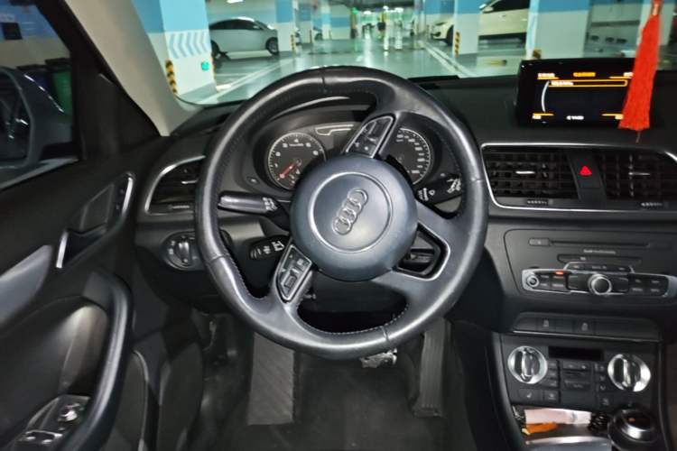 Used Audi Q3 2013 35 TFSI Comfort Model Steering Wheel