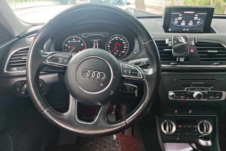 Used Audi Q3 2013 35 TFSI Ambition Edition Steering Wheel