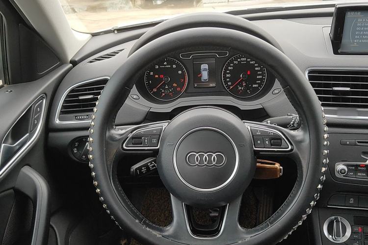 Used Audi Q3 2013 35 TFSI quattro Technology Edition Steering Wheel