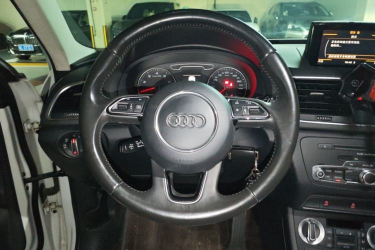 Used Audi Q3 2013 35 TFSI Comfort Model Steering Wheel