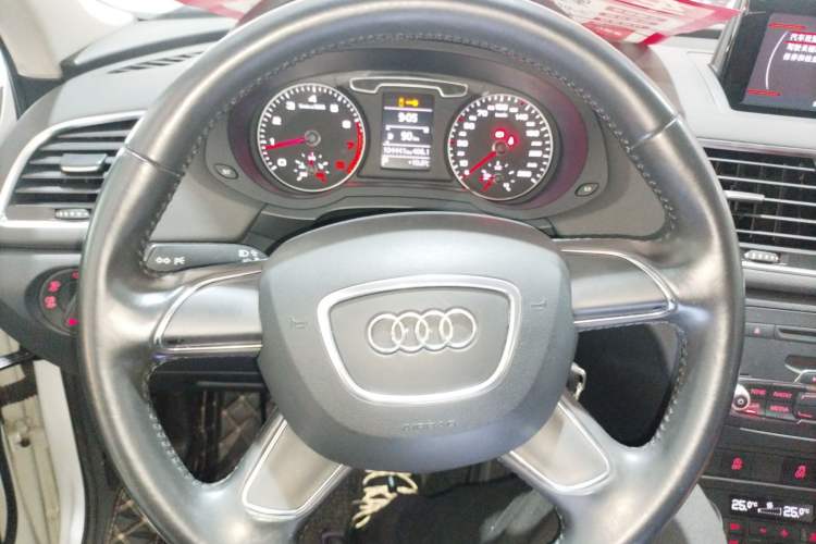 Used Audi Q3 2013 35 TFSI Ambition Edition Steering Wheel