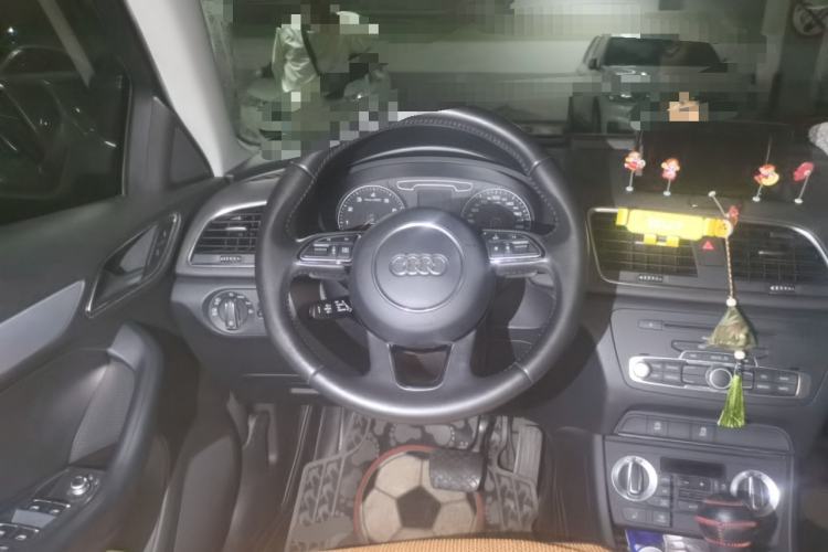 Used Audi Q3 2013 35 TFSI Comfort Model Steering Wheel