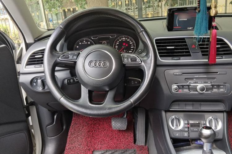 Used Audi Q3 2013 35 TFSI Comfort Model Steering Wheel
