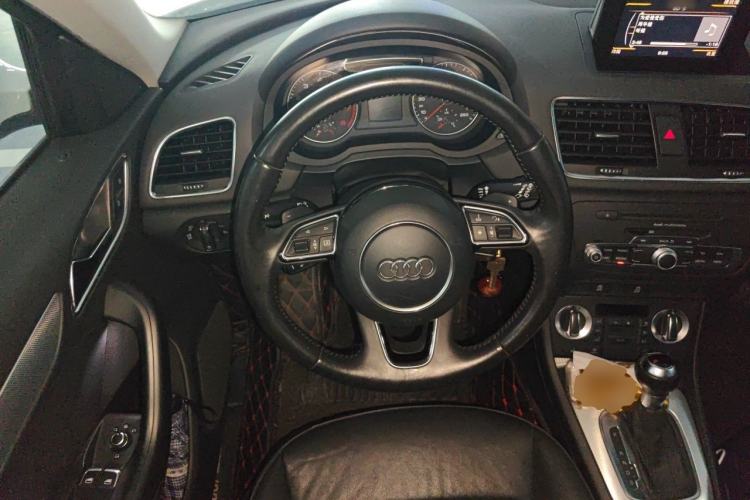 Used Audi Q3 2013 35 TFSI Comfort Model Steering Wheel