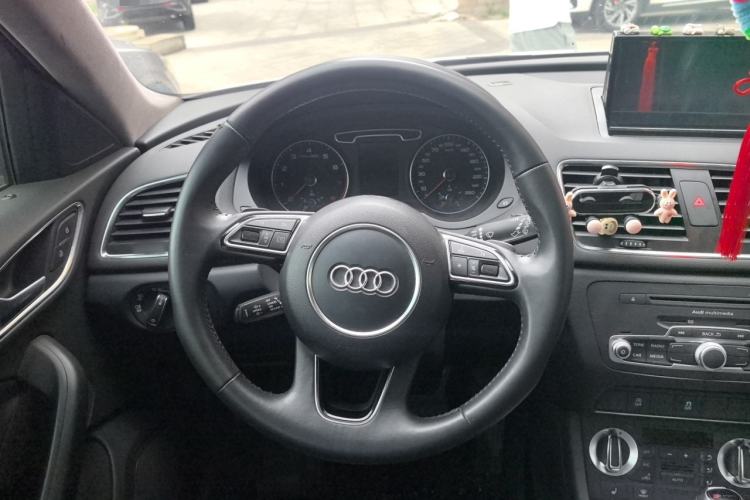 Used Audi Q3 2013 35 TFSI quattro Comfort Model Steering Wheel