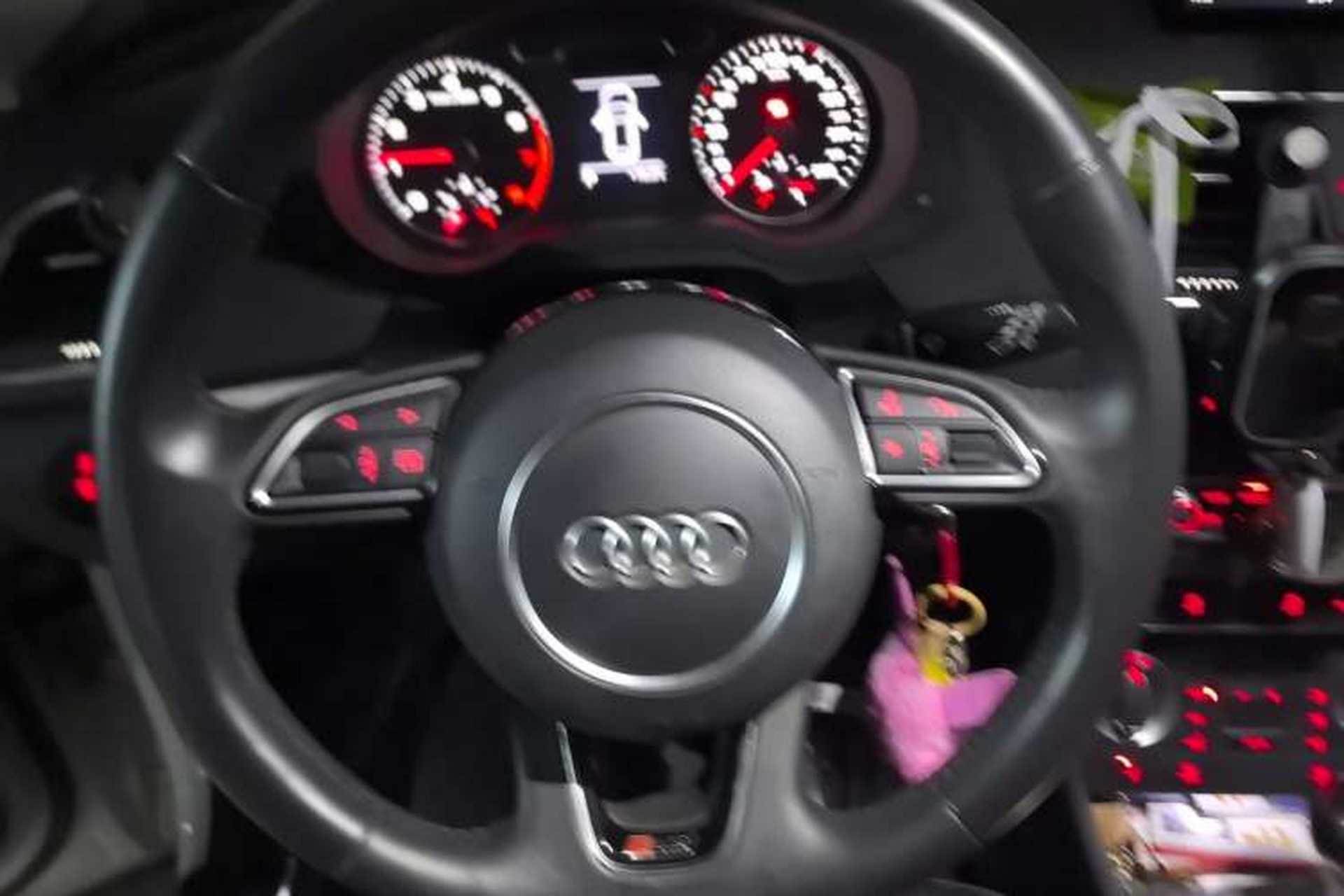 Used Audi Q3 2013 35 TFSI Comfort Model Steering Wheel