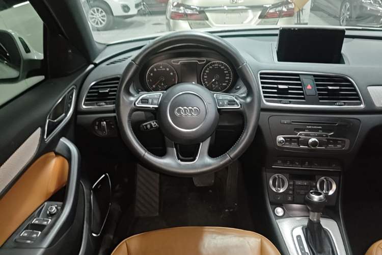 Used Audi Q3 2013 40 TFSI quattro Luxury Model Steering Wheel