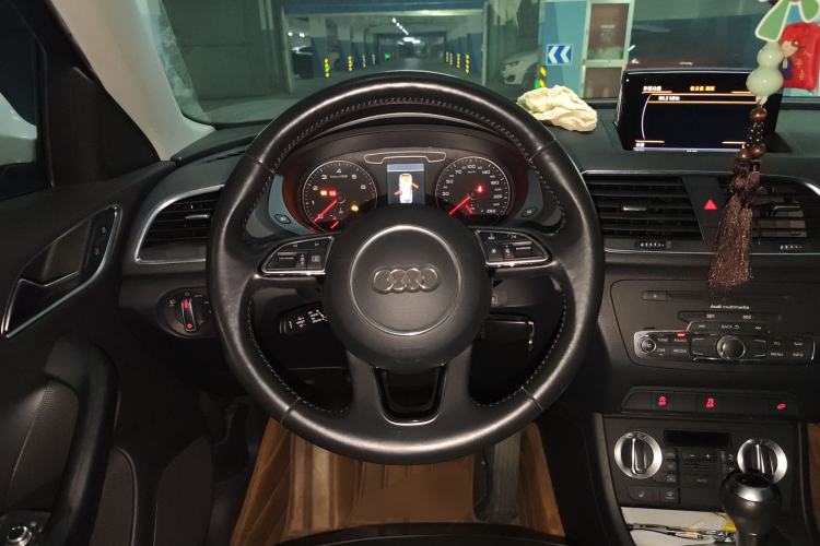 Used Audi Q3 2013 35 TFSI quattro Technology Edition Steering Wheel