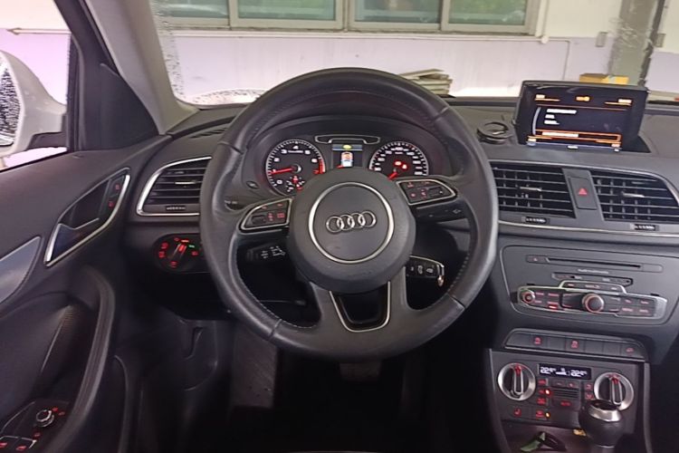 Used Audi Q3 2013 35 TFSI quattro Technology Edition Steering Wheel